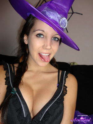 Sexy brunette witch shows this skull a good time - XXXonXXX - Pic 8