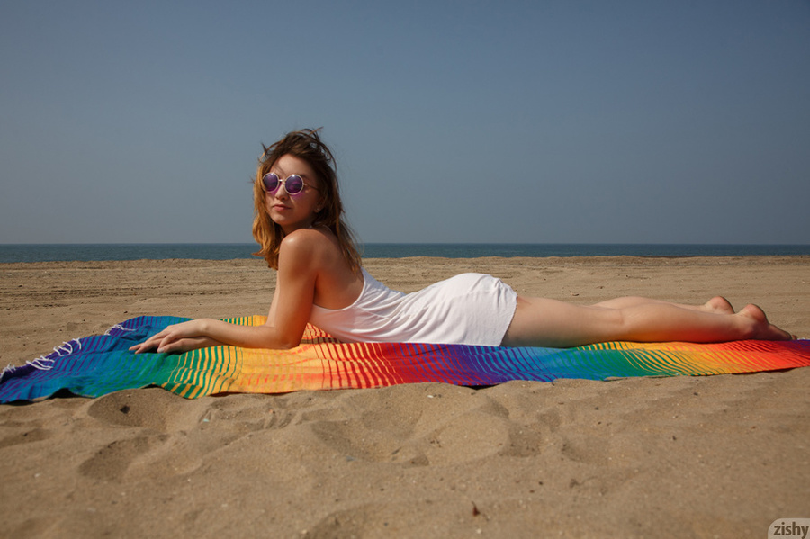 Sweet girl in sunglasses and white dress sh - XXX Dessert - Picture 5