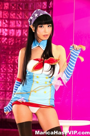 Anime-like Asian brunette with bangs sho - Picture 4