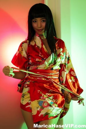 Red kimono-like bathrobe Asian chick get - XXX Dessert - Picture 3