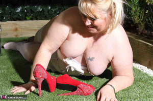 Pierced pussy bbw in red heels and white stockings riding huge dildo on the bench outdoors - Picture 19