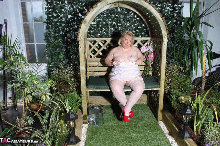Blonde plumper teasing outdoors in white lingerie and red heels before toying herself with huge dildo - XXXonXXX - Pic 6