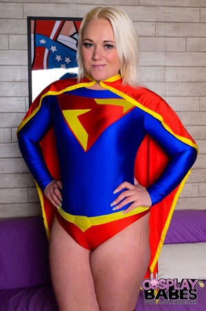 Dressed as supergirl, this blonde is a s - Picture 1