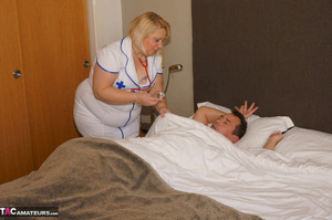 Red lipped plumper in nurse uniform undressing by the wide bed before giving a head and riding guy's face - Picture 2