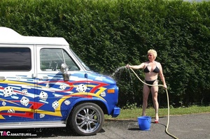 Huge boobed blonde in sunglasses and high heels washing car and her shaved coochie with water hose outdoors - XXXonXXX - Pic 3