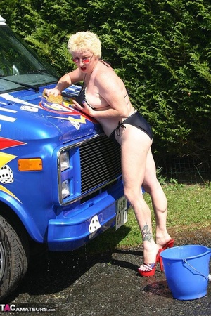 Huge boobed blonde in sunglasses and high heels washing car and her shaved coochie with water hose outdoors - XXXonXXX - Pic 4