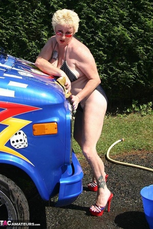 Huge boobed blonde in sunglasses and high heels washing car and her shaved coochie with water hose outdoors - XXXonXXX - Pic 5