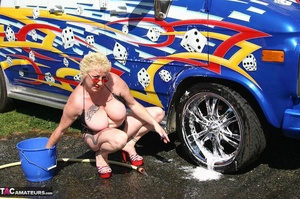 Huge boobed blonde in sunglasses and high heels washing car and her shaved coochie with water hose outdoors - XXXonXXX - Pic 7