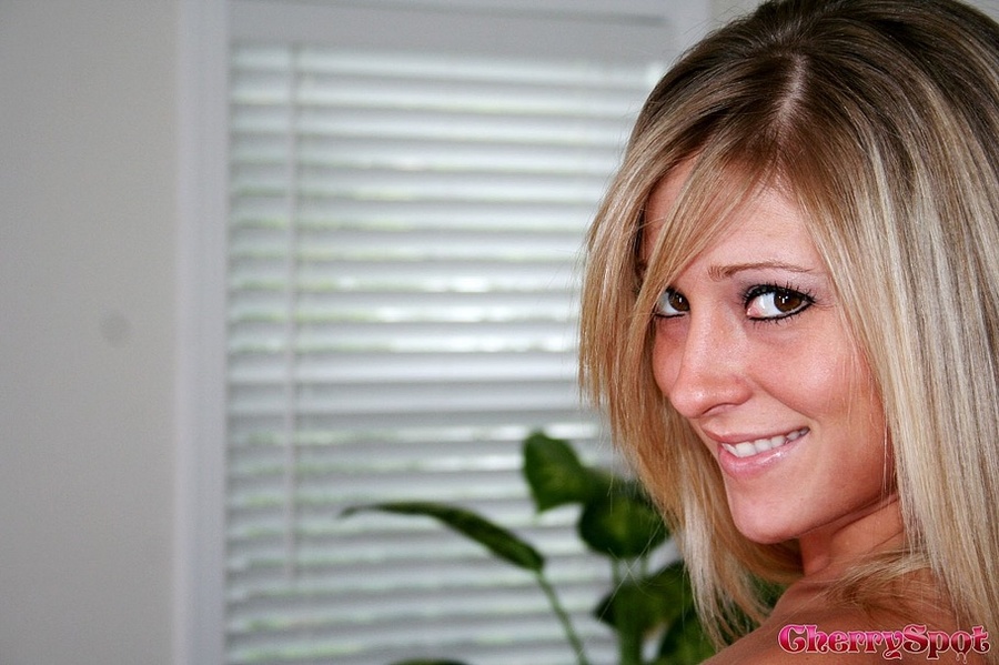 Voluptuous blonde babe sucks a pink dildo a - XXX Dessert - Picture 2