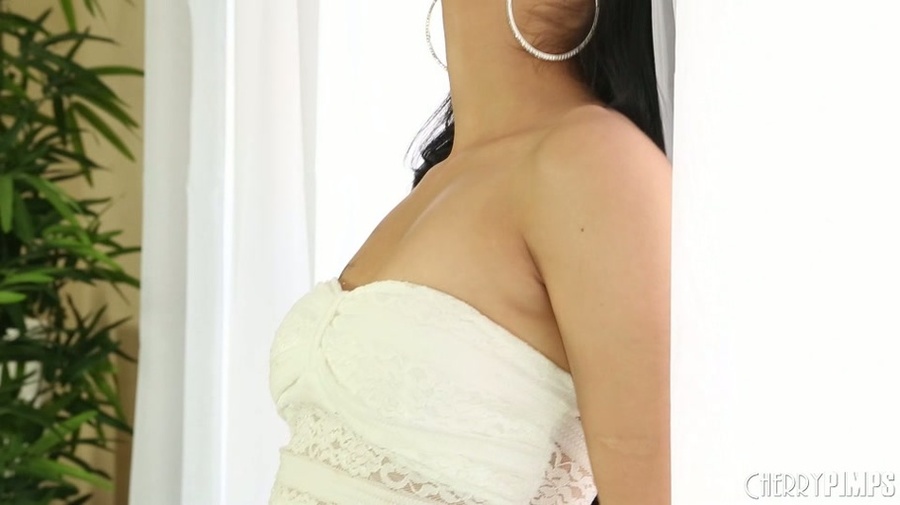 Hot slut with brown hair is teasing with pe - XXX Dessert - Picture 2