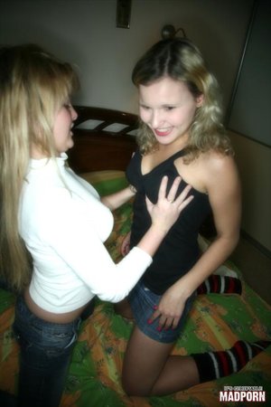Vixen and kinky blonde teens loves pussy licking by the bed. - XXXonXXX - Pic 2