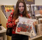 Brunette flashing amateur