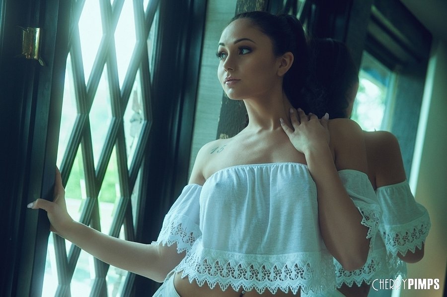 Cherry brunette babe - XXX Dessert - Picture 1