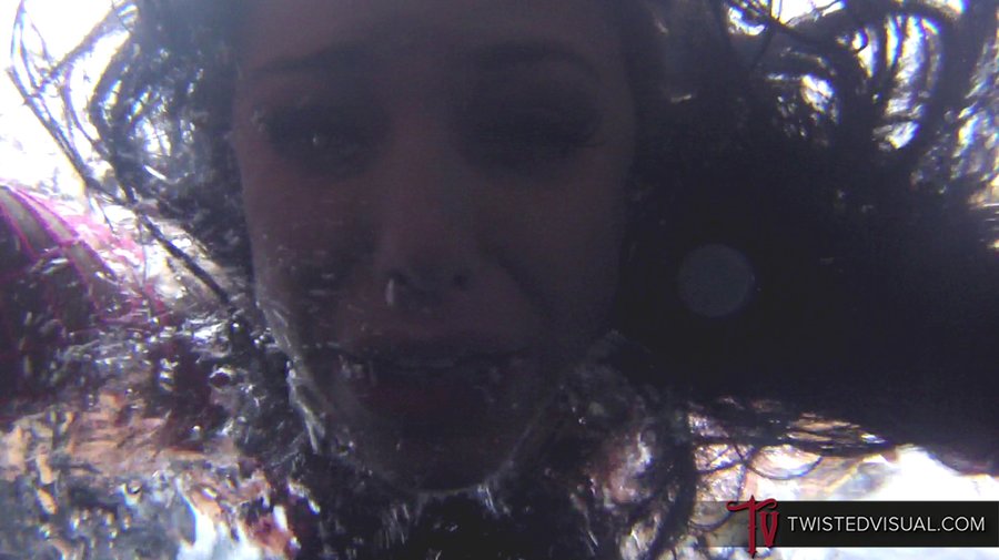 Hardcore underwater fuck - XXX Dessert - Picture 12
