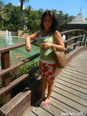 American brunette flash skirt - XXX Dessert - Picture 1