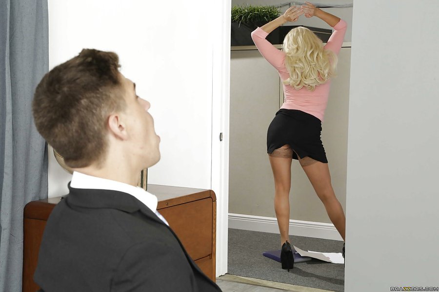 American blonde seduce - XXX Dessert - Picture 1