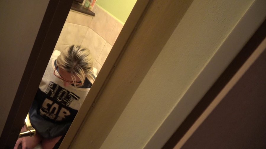 Czech athletic young brunette amateur - XXX Dessert - Picture 2