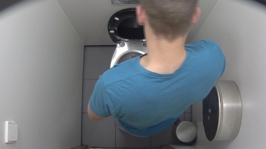 Pissing guy - XXXonXXX - Pic 3
