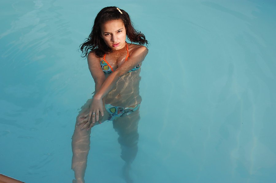Horny swimming pool - XXX Dessert - Picture 2