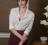 Model amateur on her knees