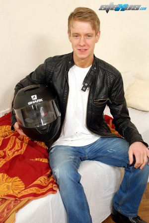 British young stud fucks - Picture 3