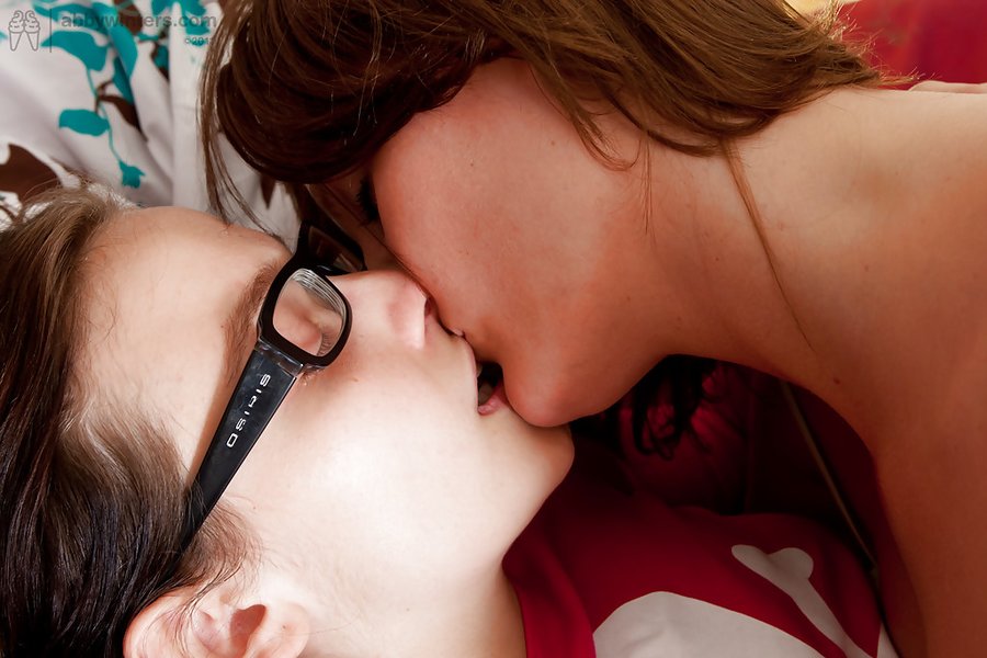 Hot amateur kissing - XXX Dessert - Picture 2