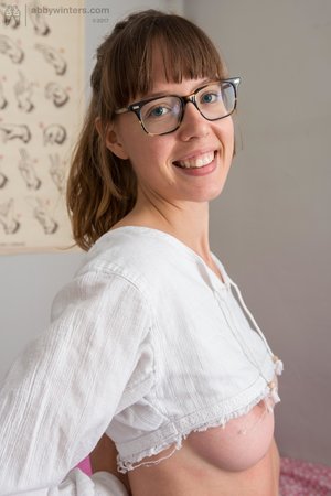Natural nerdy pussy - Picture 8